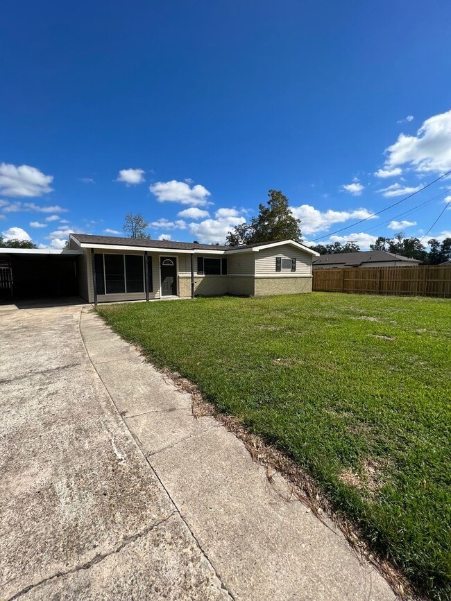 Building Photo - 606 Woodland St