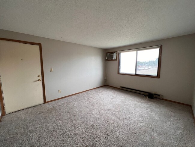 Building Photo - 2 BR 1ba on Benton Dr - Ready August 1st