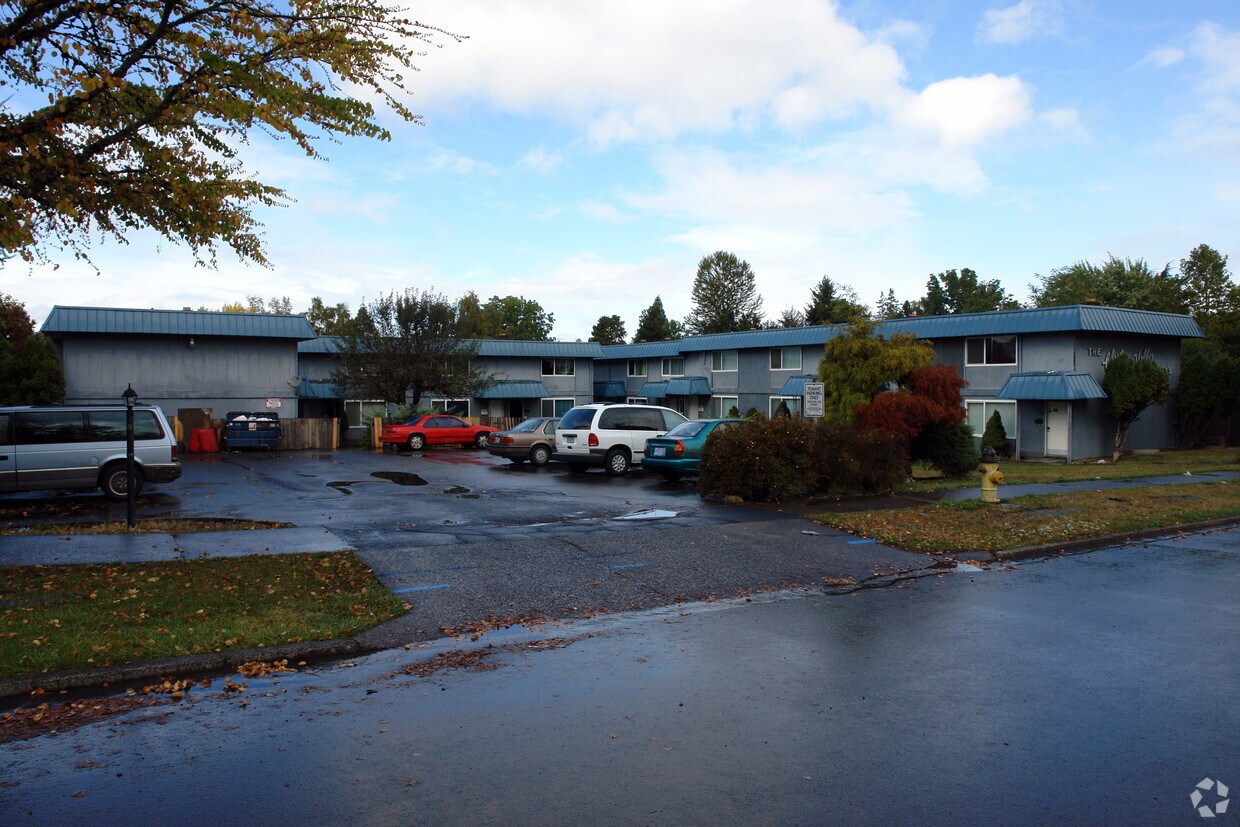 Building Photo - The Glen Villa Apartments