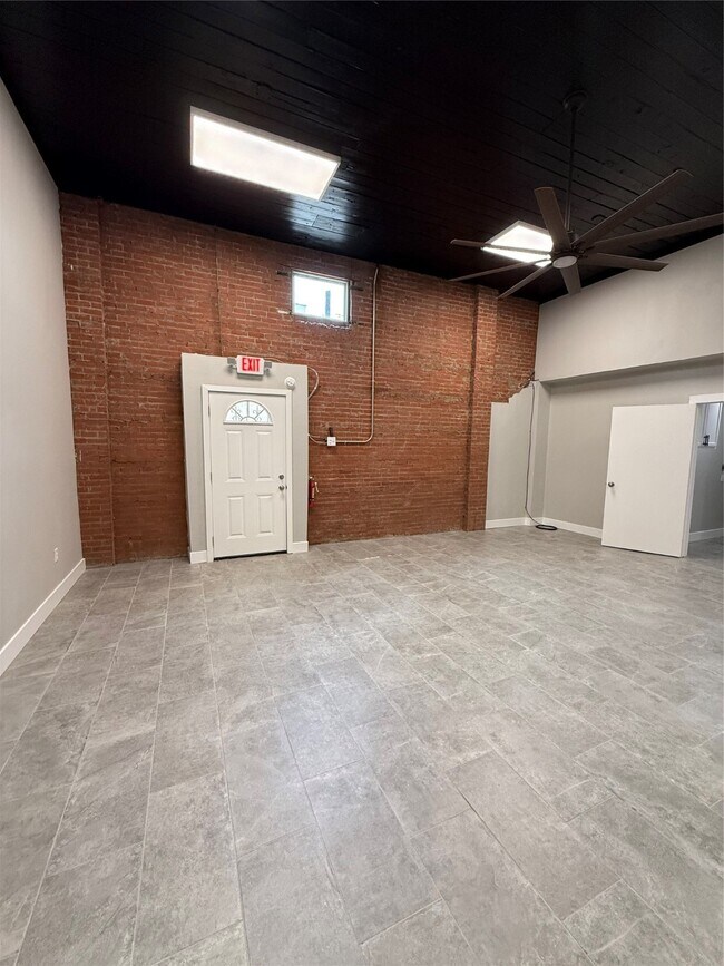 Building Photo - 112 S College Ave