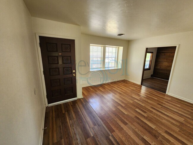 Foto del edificio - *Price Reduction* Nicely Updated Property!...