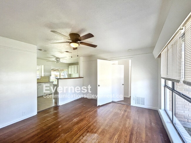 Building Photo - 618 Pilgrim Dr