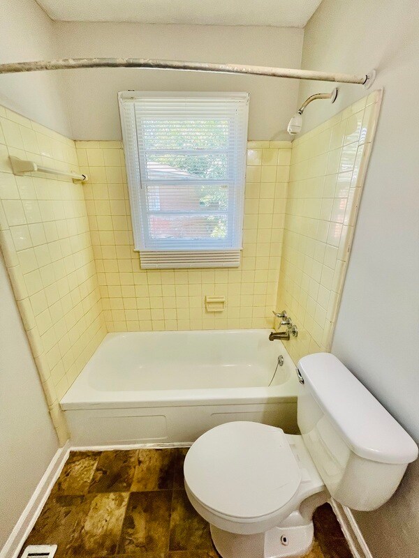 Building Photo - 4531 Wildwood Ave
