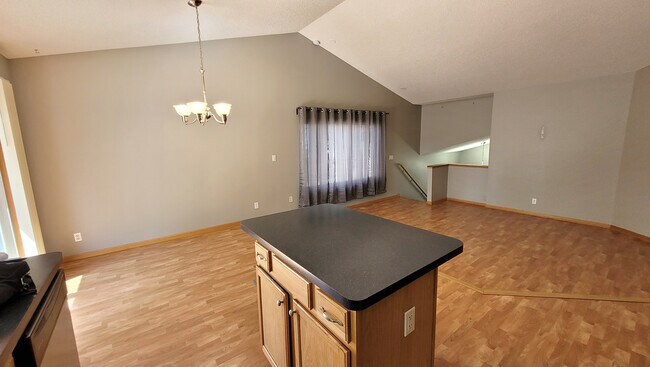 Foto del edificio - 1542 Hallmark Ave N.