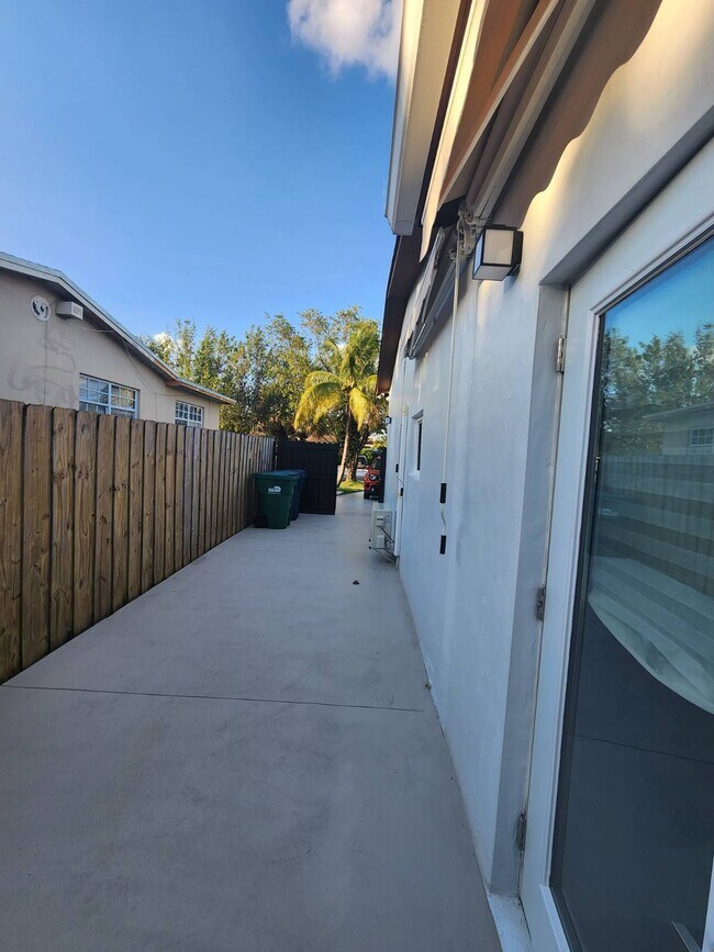 Foto del edificio - 8540 SW 16th St