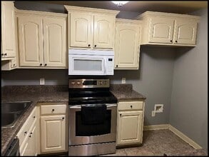 Building Photo - 3012 Miracle Hts Cv