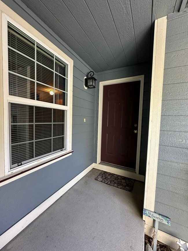 Building Photo - 3 BedRoom , 2 Bathroom , 2 Car Garage , AC