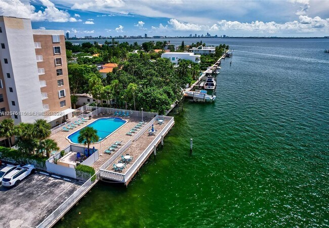 Foto del edificio - 1455 N Treasure Dr