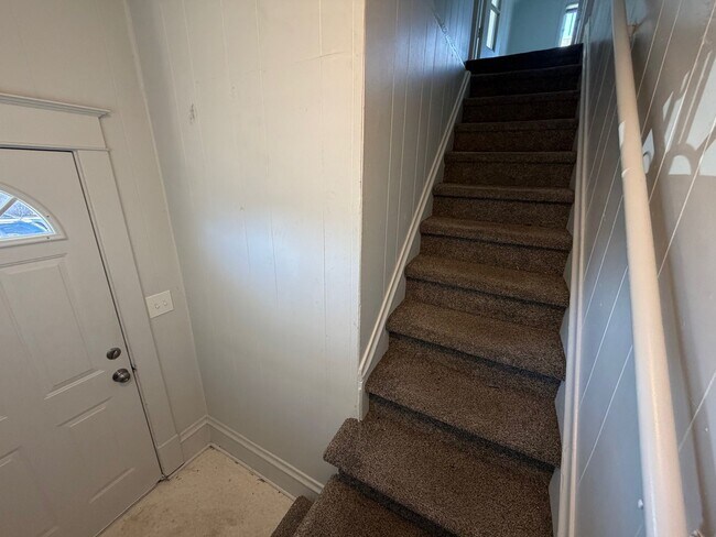 Foto del edificio - 2204 W College Ave