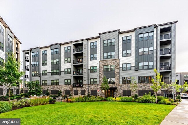 Foto del edificio - 12875 Mosaic Pk Wy
