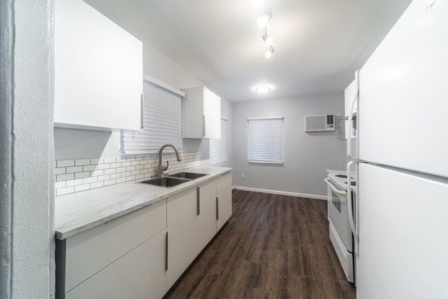 Building Photo - 433 N 14th St