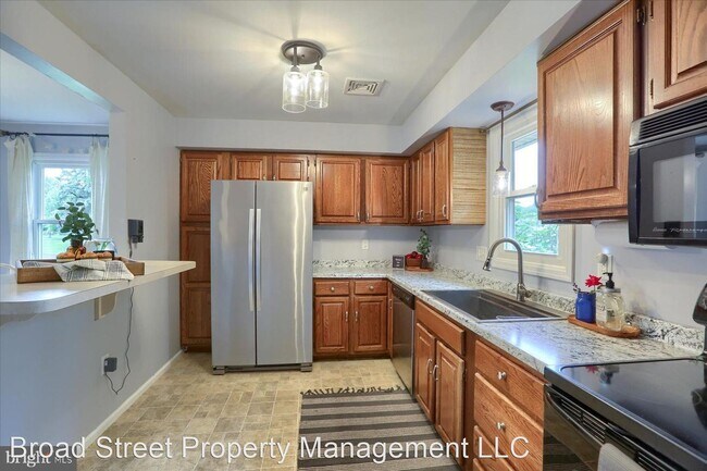 Building Photo - 3 br, 1.5 bath House - 5 Branstock Ct