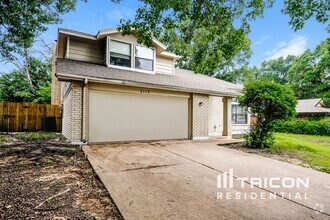 Building Photo - 2112 Churchill Downs Dr