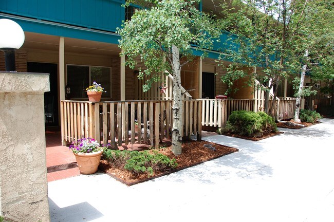 Building Photo - 1631 Lorraine St