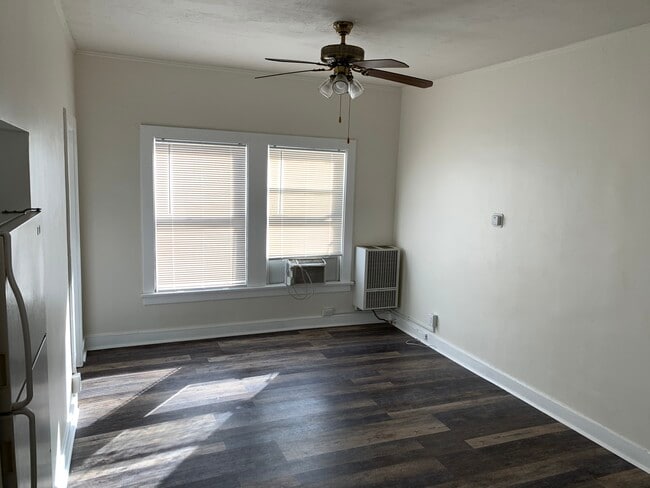 Building Photo - 919 S. Manhattan Pl