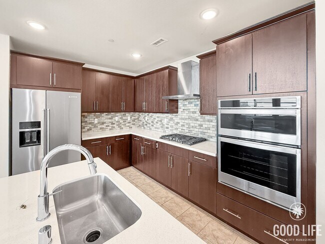 Foto del edificio - 3B/2BA Home with Private Elevator & Mountain Views!