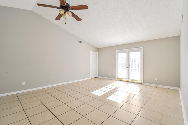 Foto del edificio - 7111 Peppermill Ln