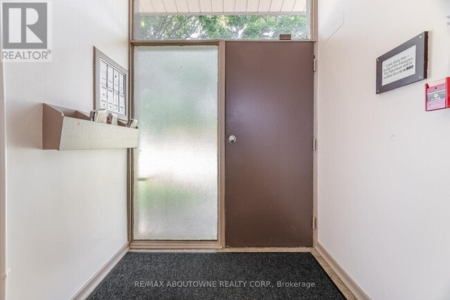 Building Photo - 2344-2344 Queensway Dr