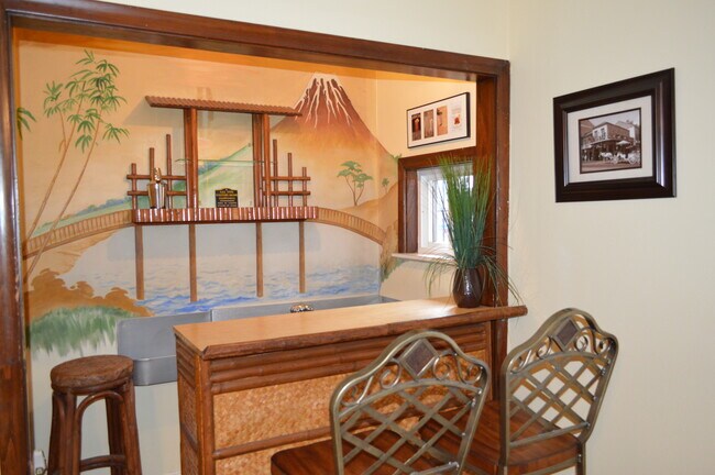 Bar area - 2726 Royal St