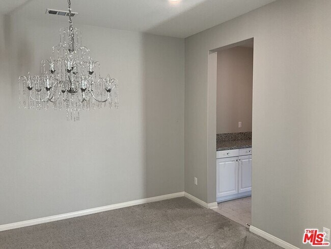 Building Photo - 20909 Mountain Gate Dr