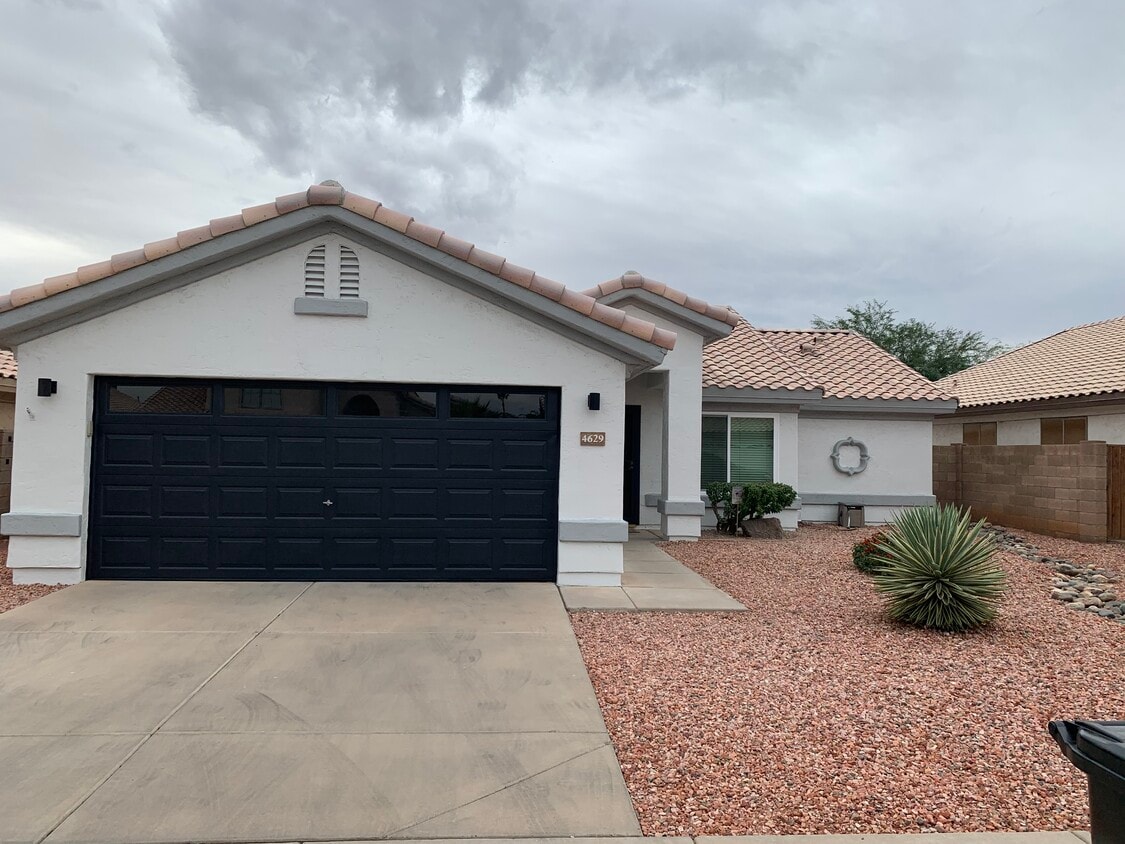 Foto principal - 4629 E Lavender Ln