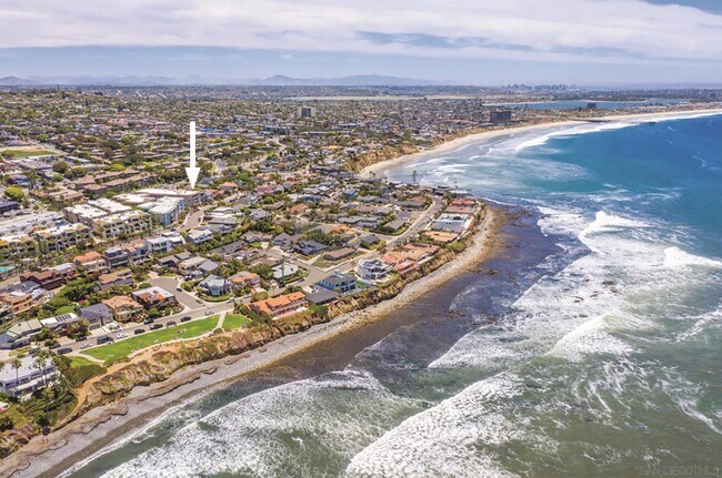 Building Photo - 5366 La Jolla Blvd