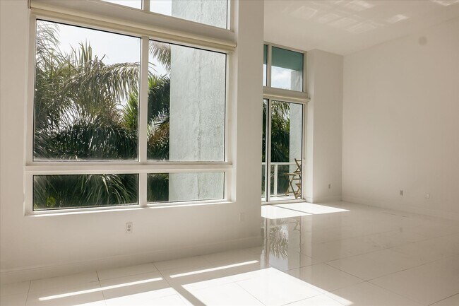 Foto del edificio - 1900 N Bayshore Dr