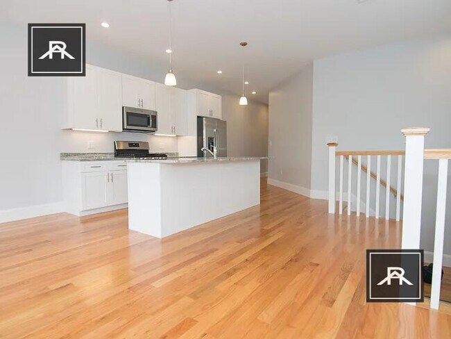 Foto del edificio - 4 bedroom in Allston MA 02134