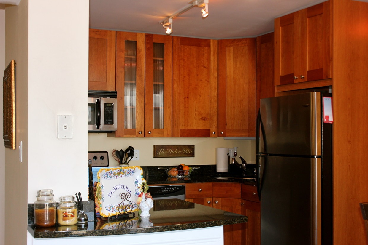 Primary Photo - 450 W Briar Pl