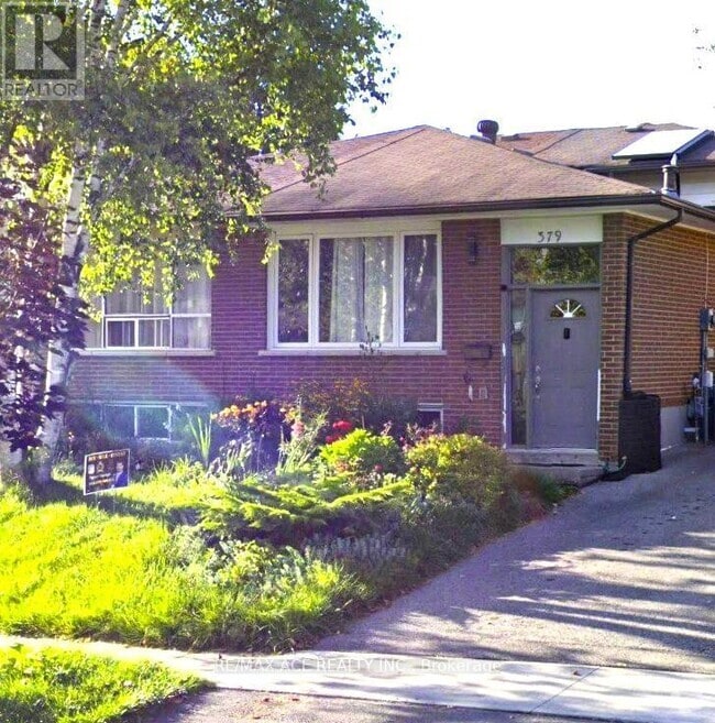 Building Photo - 379 Surrey Dr