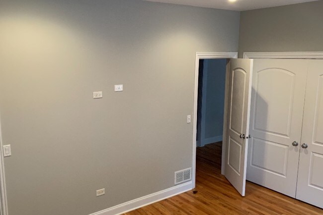 2 closets in 2nd bedroom - 722 W Addison St