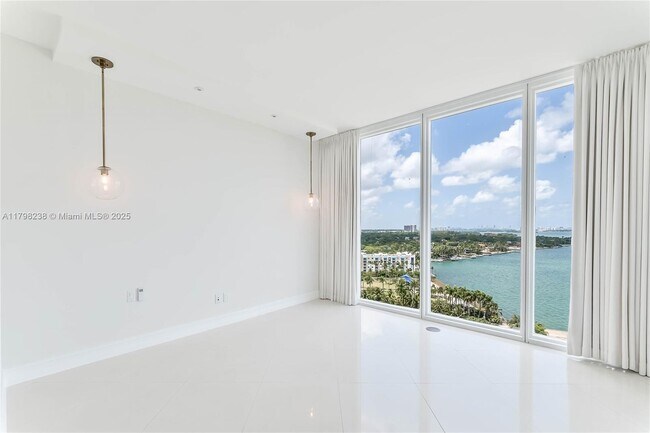 Foto del edificio - 601 NE 36th St