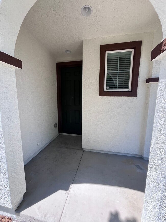 Foto del edificio - BEAUTIFUL UPDATED HOME IN WEST ROSEVILLE!!