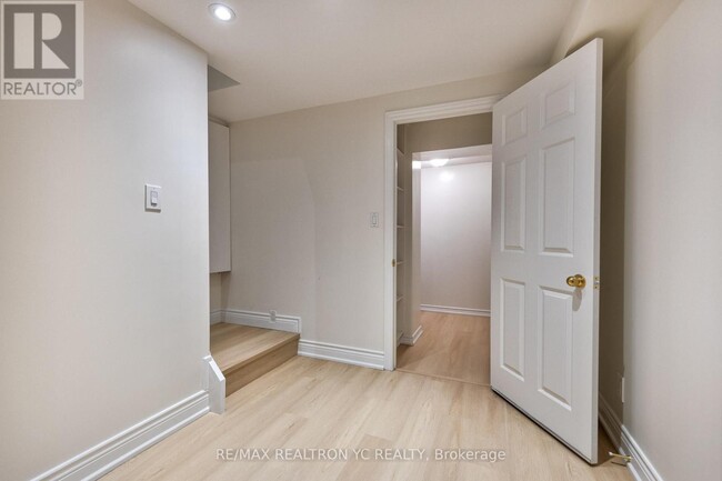 Building Photo - 131 Silver Linden Dr