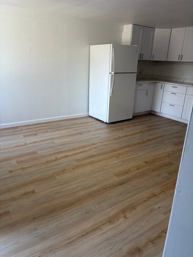 Building Photo - Newly Remodeled One Bedroom Apartment in Newberg