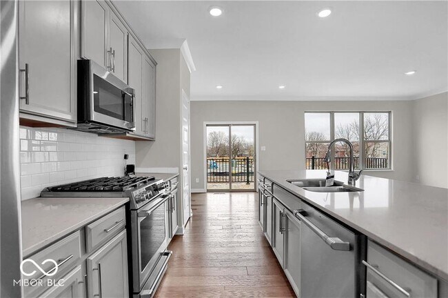 Building Photo - 13346 Saxony Blvd W