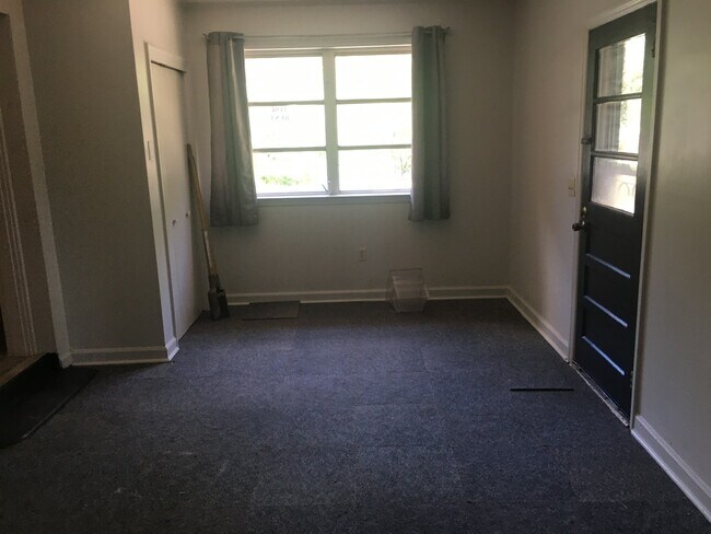 Building Photo - 2500 Midland Dr