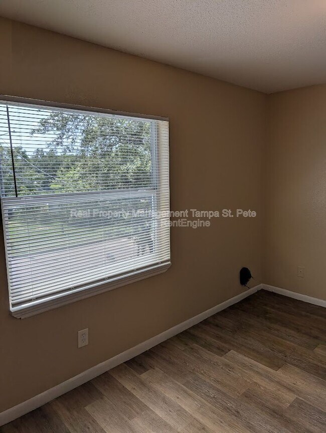 Foto del edificio - 8429 N 39th St