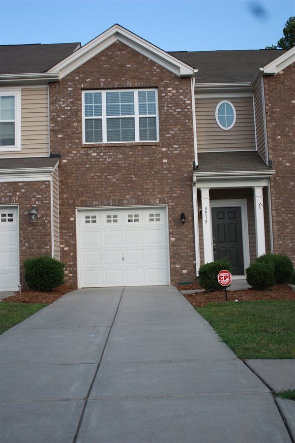 Foto del edificio - 4515 Craigmoss Ln