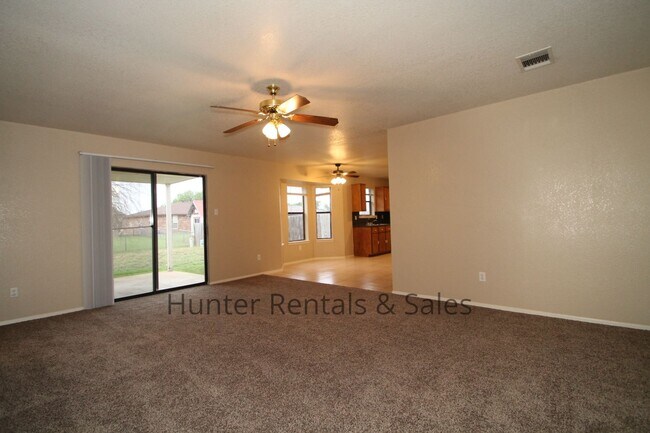 Building Photo - Spacious For-Bedroom!
