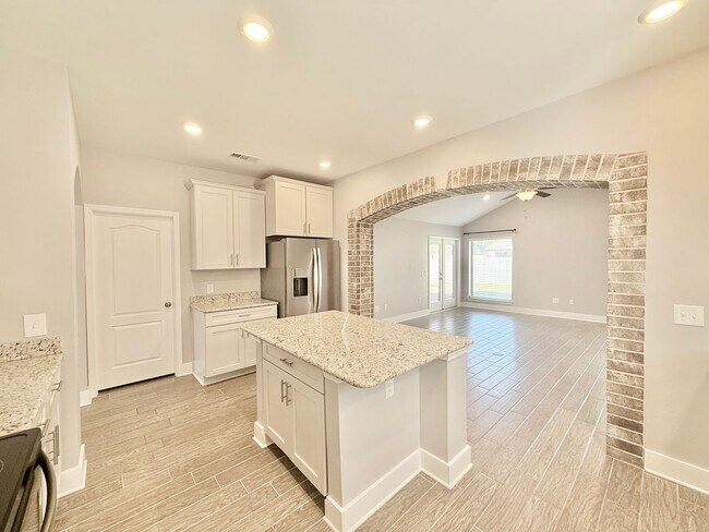 Foto del edificio - Spacious 3-Bedroom Home - Stonechase