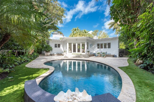 Building Photo - 424 E San Marino Dr