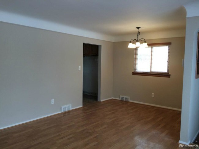 Foto del edificio - 29744 Rosslyn Ave