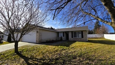 Building Photo - 5557 N Pacific Dr