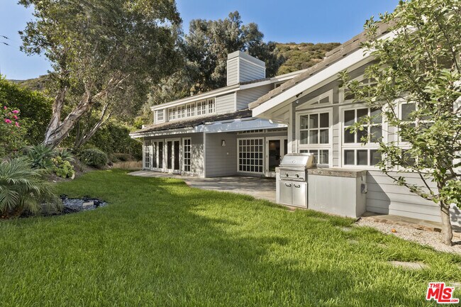 Foto del edificio - 1277 N Norman Pl