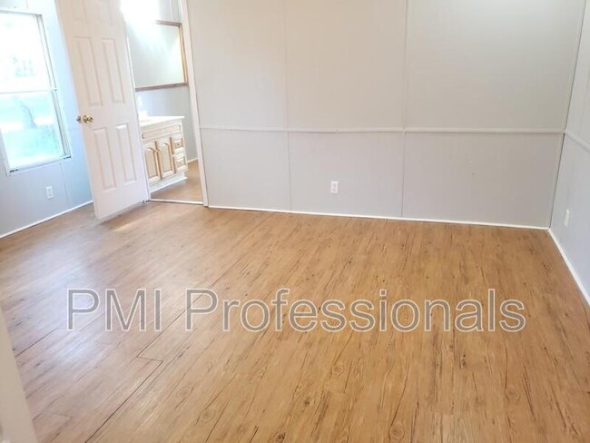 Building Photo - 934 Cranor Rd