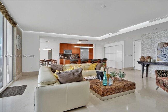 Living Area - 901 Brickell Key Blvd