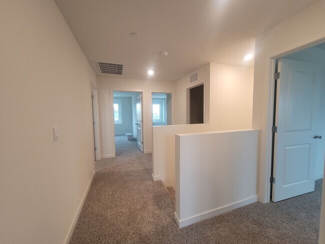 Foto del edificio - Brand new home in Roseville