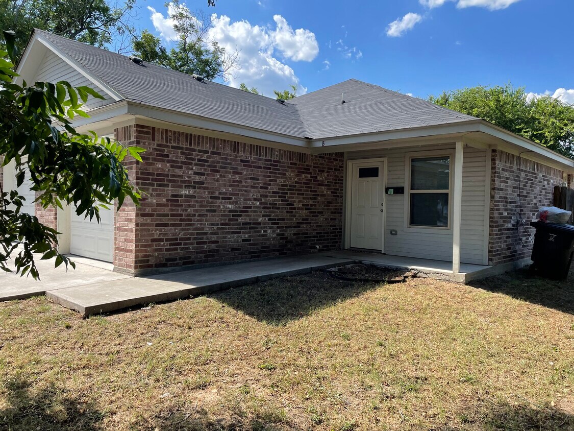 Primary Photo - 217 W Avenue A