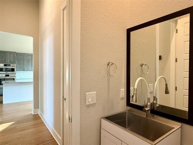 Foto del edificio - 6325 Florencia Ln